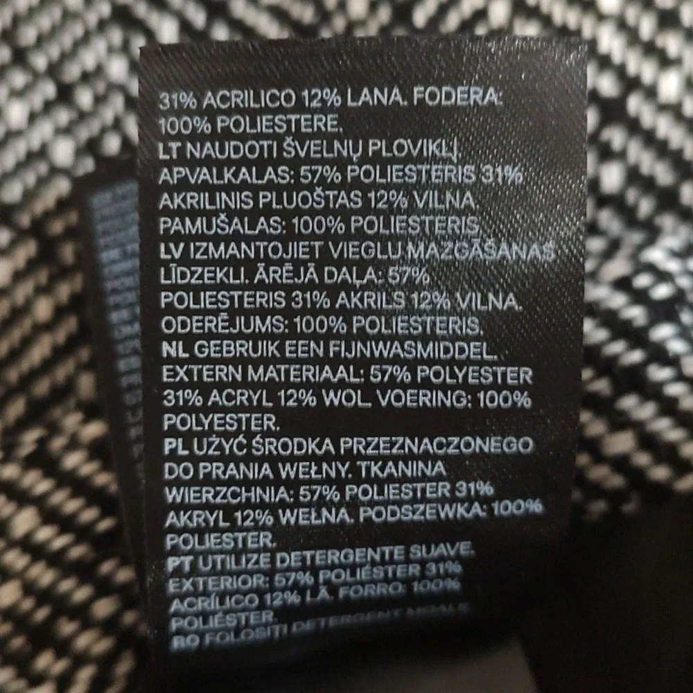 H&M Monochrome Textured Mini Skirt